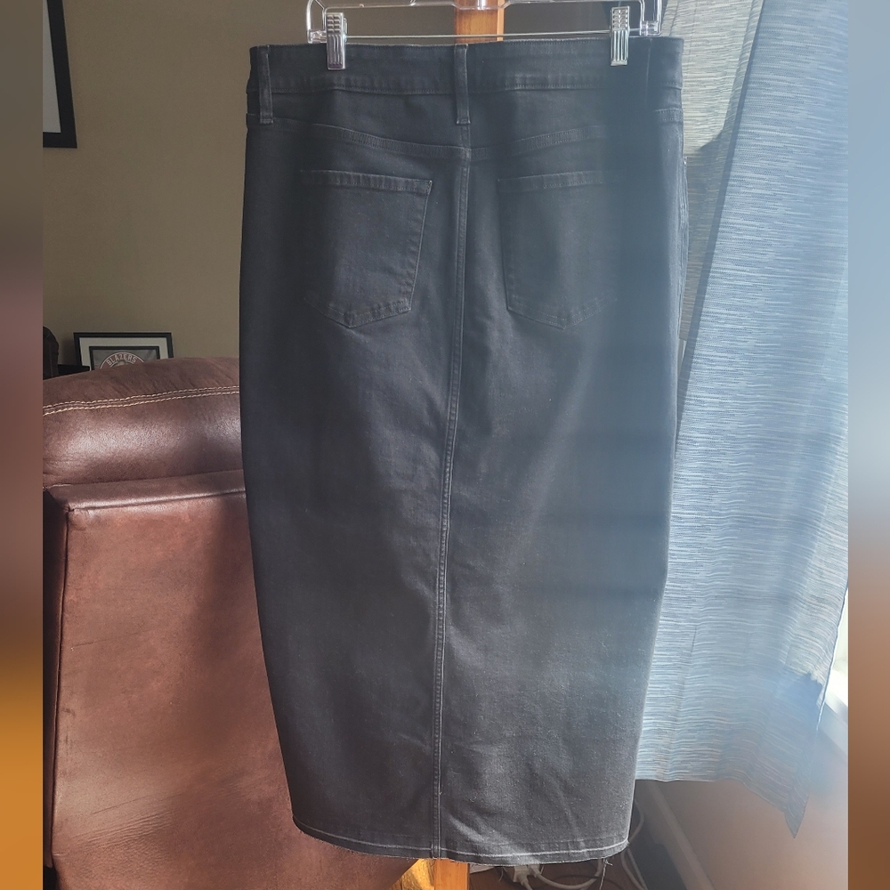 Maurices Black Denim Skirt stretchy and comfy front split - Picture 7 of 12